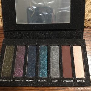 Younique limited edition Eyeshadow palette